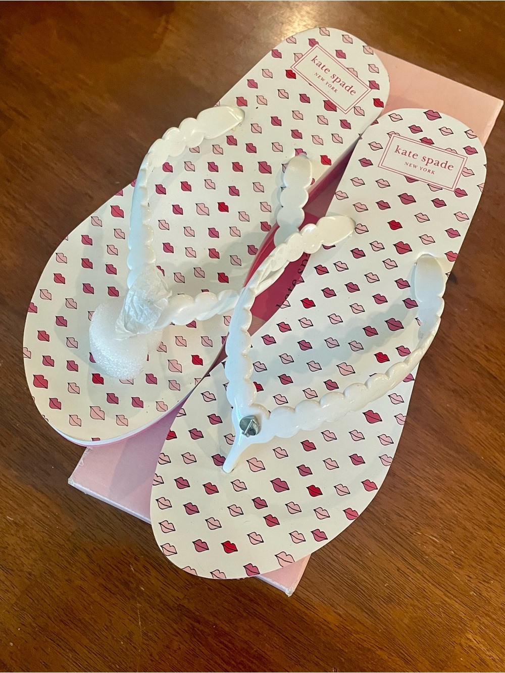 NWOT~KATE SPADE~Lips Flip Flop Sandals - Picture 4 of 5